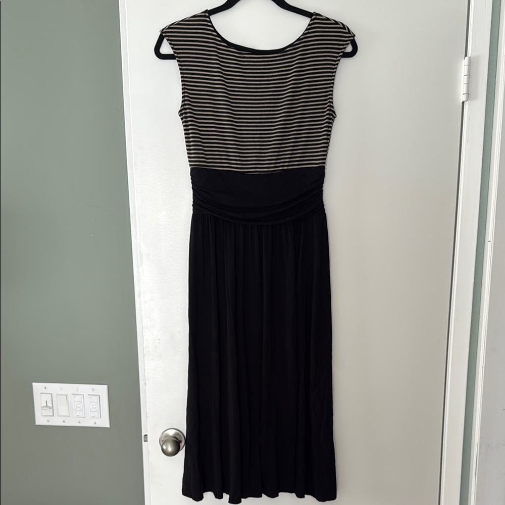 Gilli Sheath Midi Dress Sleeveless Crew Neck